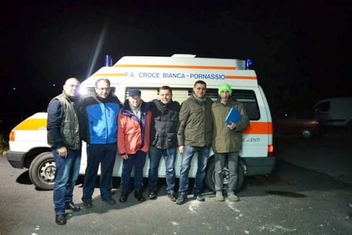 Інвестуємо мир - церковні громади з Італії передали машину швидкої допомоги в Україну